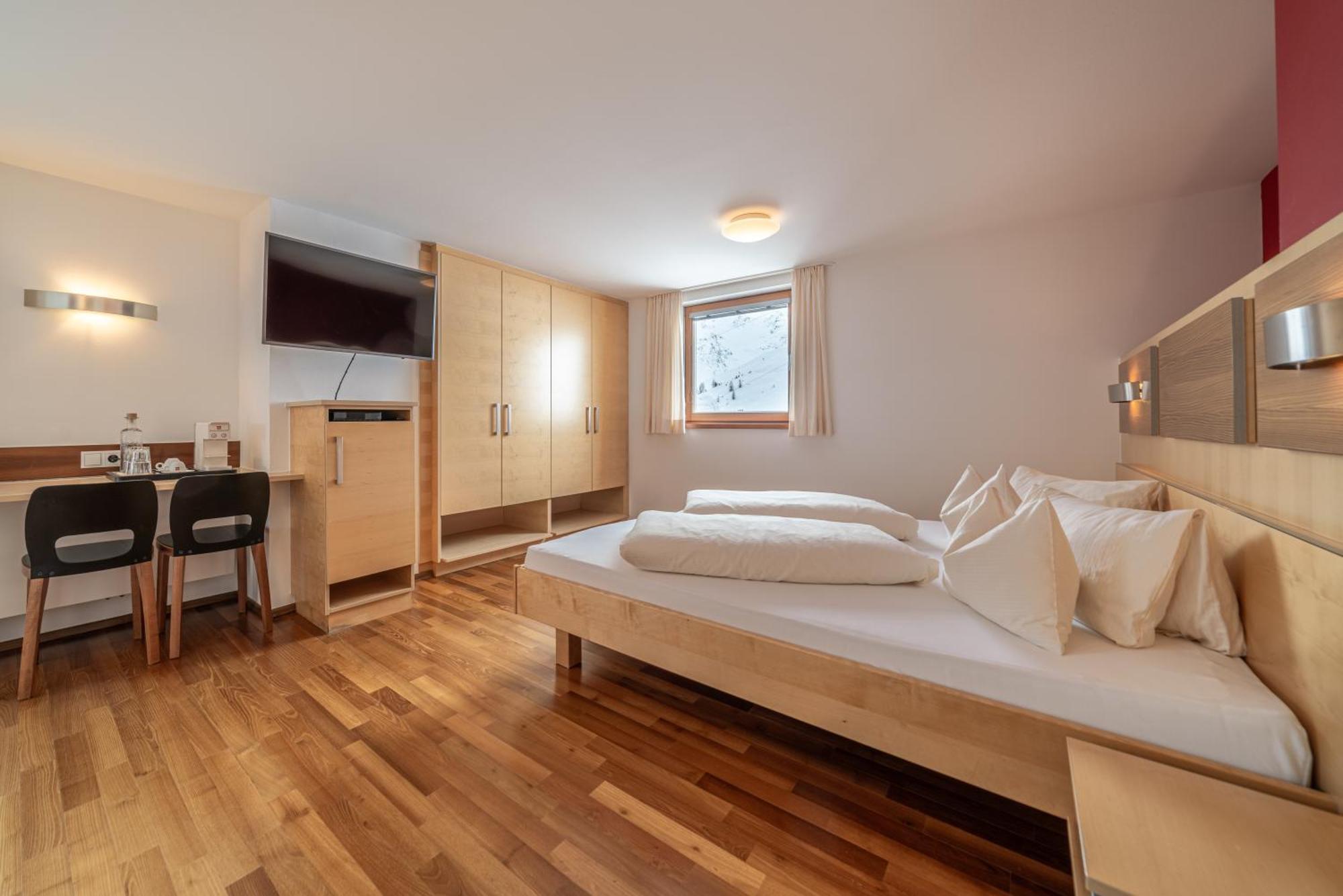 Hotel Hochsoelden Bagian luar foto